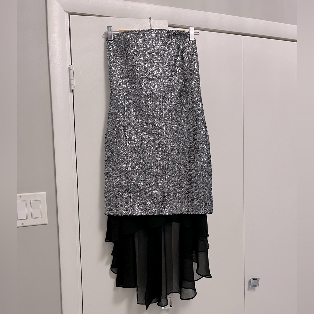 Halston Silver Sequin Strapless New Dress With Hanky Hem Sz 6